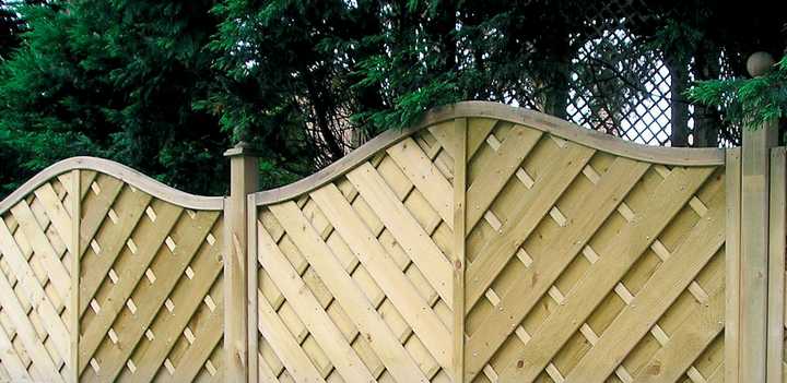 Curved on sale fence panels