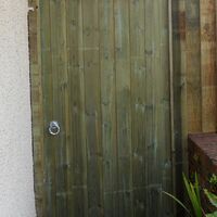 LG Fencing Flat top T& G Gate web.jpg