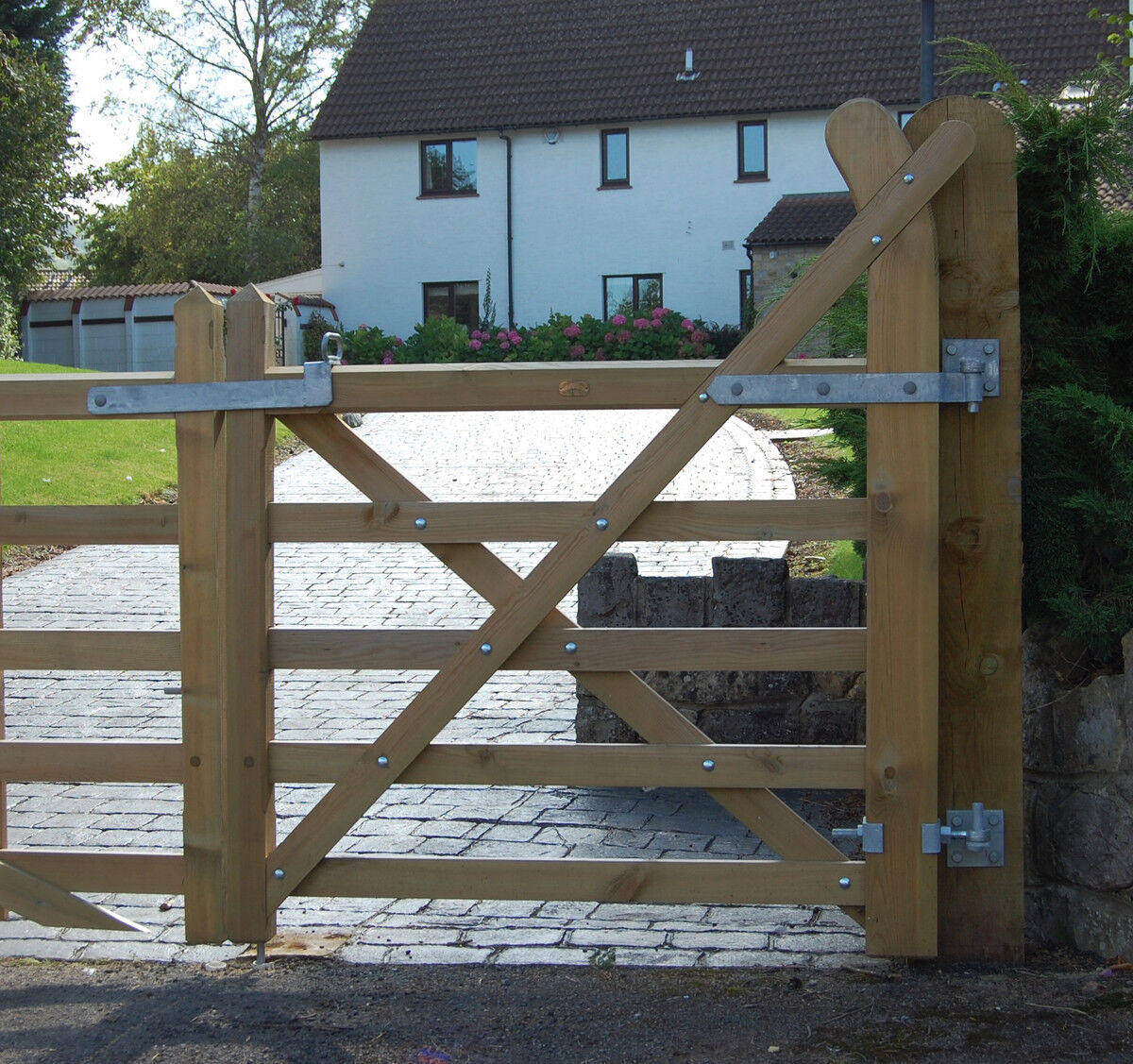 Adjustable field set with plates web.jpg