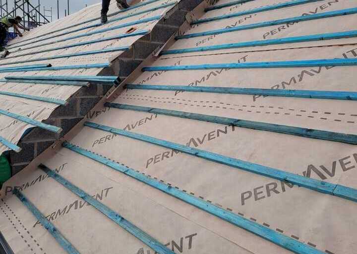 roofers using blue roofing battens