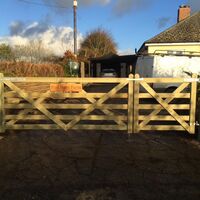 torridge-gates-rolle-gate-4x1-rails.jpg