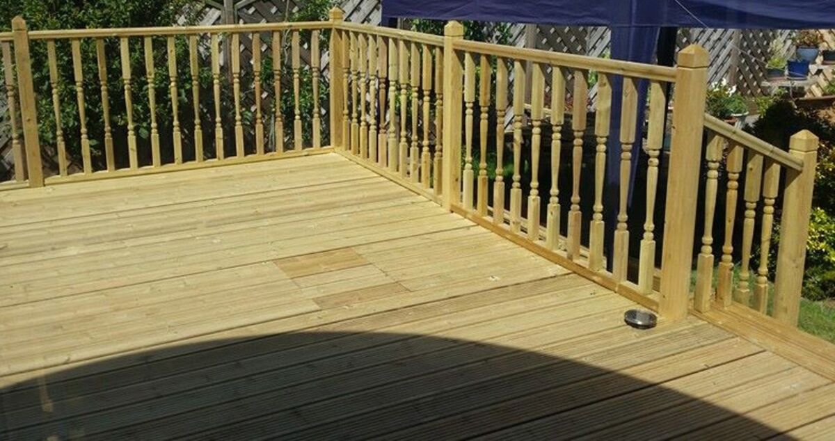 Nick White Scan Decking +colonial spindles.jpg
