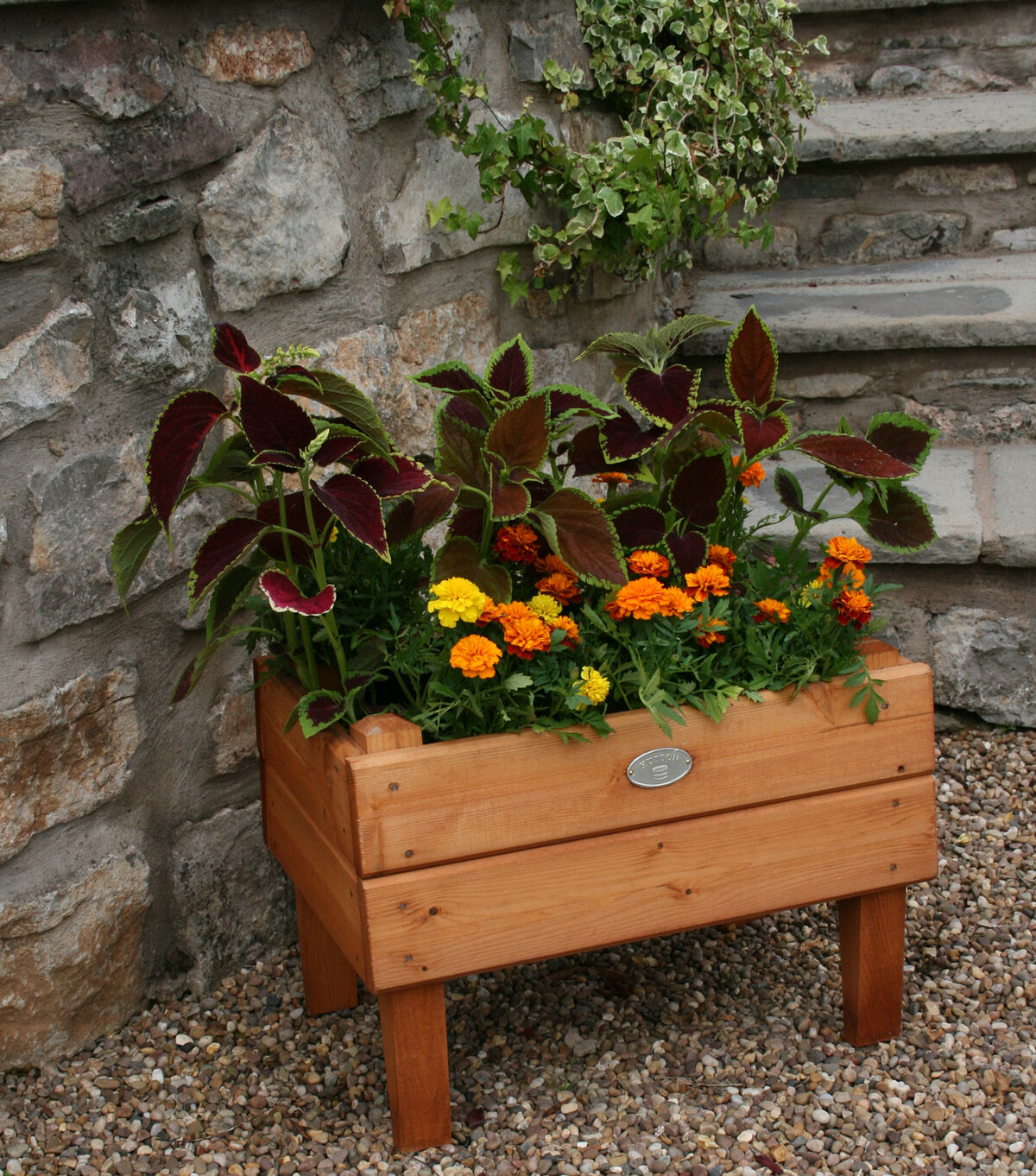 Planter on legs 500 main.jpg